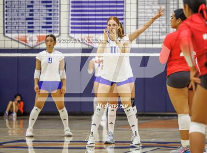 Thumbnail 1 in Mater Dei @ Bishop Gorman photogallery.