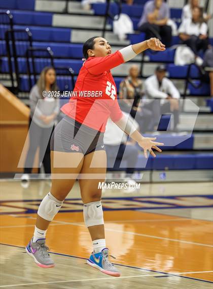 Thumbnail 3 in Mater Dei @ Bishop Gorman photogallery.