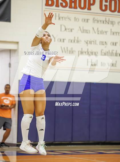 Thumbnail 3 in Mater Dei @ Bishop Gorman photogallery.