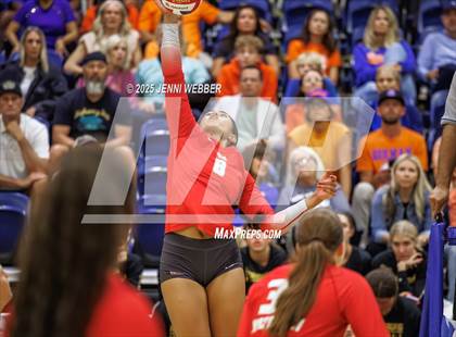 Thumbnail 3 in Mater Dei @ Bishop Gorman photogallery.