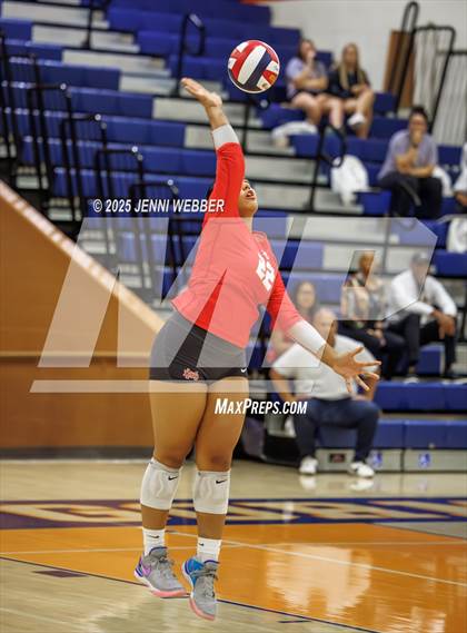 Thumbnail 2 in Mater Dei @ Bishop Gorman photogallery.