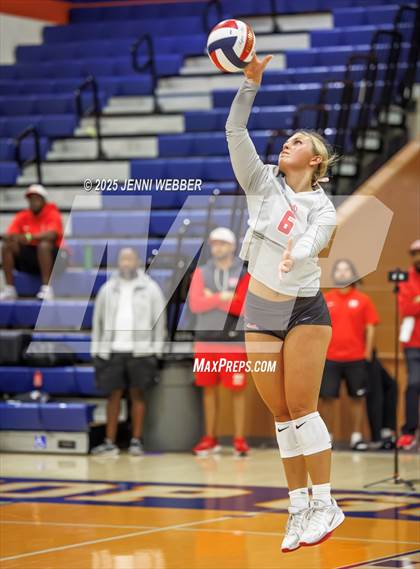 Thumbnail 1 in Mater Dei @ Bishop Gorman photogallery.