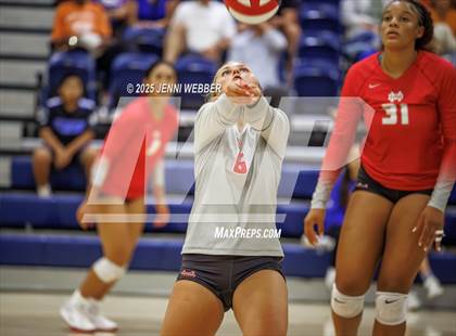 Thumbnail 3 in Mater Dei @ Bishop Gorman photogallery.