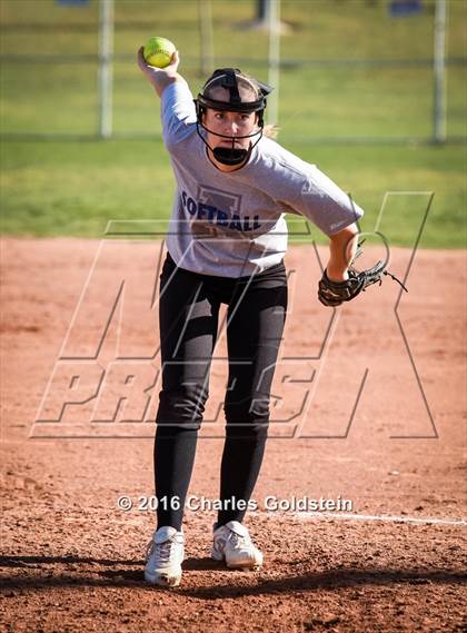 Thumbnail 2 in Etiwanda vs Agoura photogallery.