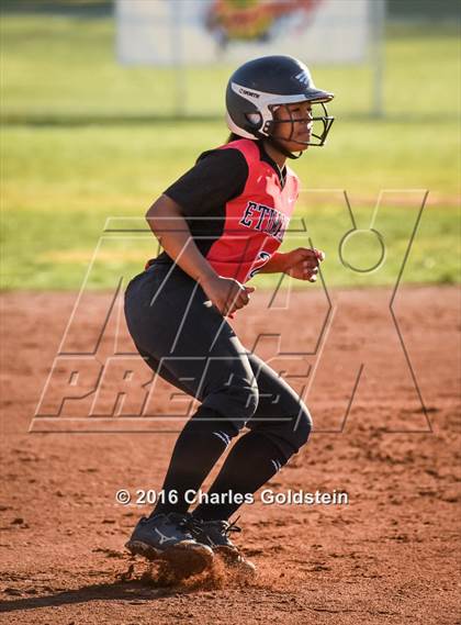 Thumbnail 1 in Etiwanda vs Agoura photogallery.