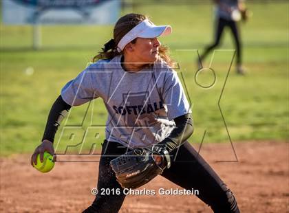 Thumbnail 1 in Etiwanda vs Agoura photogallery.