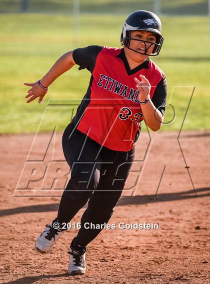 Thumbnail 3 in Etiwanda vs Agoura photogallery.
