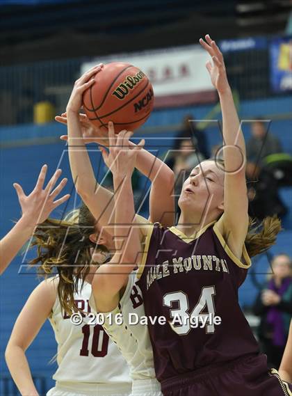 Thumbnail 1 in Mountain View vs. Maple Mountain (UHSAA 4A First Round) photogallery.
