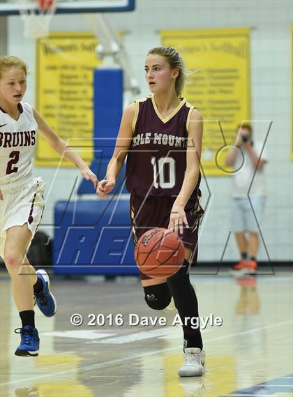 Thumbnail 2 in Mountain View vs. Maple Mountain (UHSAA 4A First Round) photogallery.