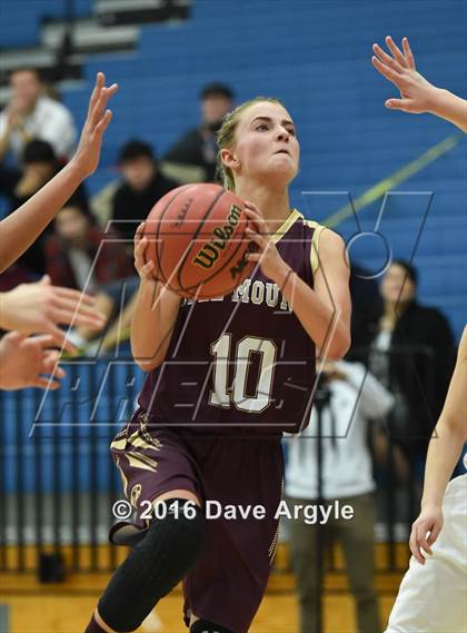 Thumbnail 2 in Mountain View vs. Maple Mountain (UHSAA 4A First Round) photogallery.