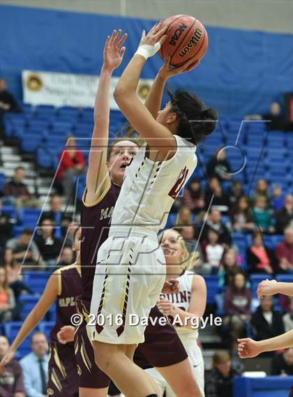 Thumbnail 1 in Mountain View vs. Maple Mountain (UHSAA 4A First Round) photogallery.