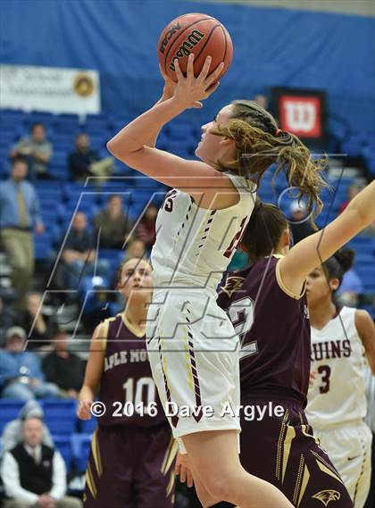 Thumbnail 3 in Mountain View vs. Maple Mountain (UHSAA 4A First Round) photogallery.