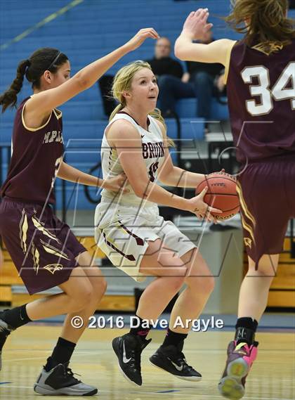 Thumbnail 2 in Mountain View vs. Maple Mountain (UHSAA 4A First Round) photogallery.
