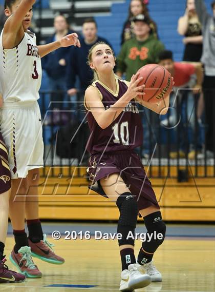 Thumbnail 2 in Mountain View vs. Maple Mountain (UHSAA 4A First Round) photogallery.