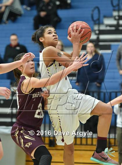 Thumbnail 2 in Mountain View vs. Maple Mountain (UHSAA 4A First Round) photogallery.