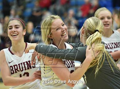 Thumbnail 3 in Mountain View vs. Maple Mountain (UHSAA 4A First Round) photogallery.