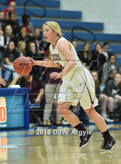 Thumbnail 2 in Mountain View vs. Maple Mountain (UHSAA 4A First Round) photogallery.