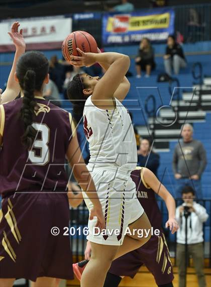 Thumbnail 3 in Mountain View vs. Maple Mountain (UHSAA 4A First Round) photogallery.