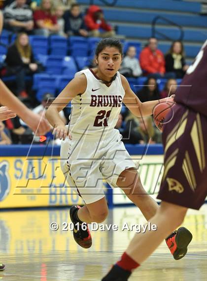 Thumbnail 3 in Mountain View vs. Maple Mountain (UHSAA 4A First Round) photogallery.