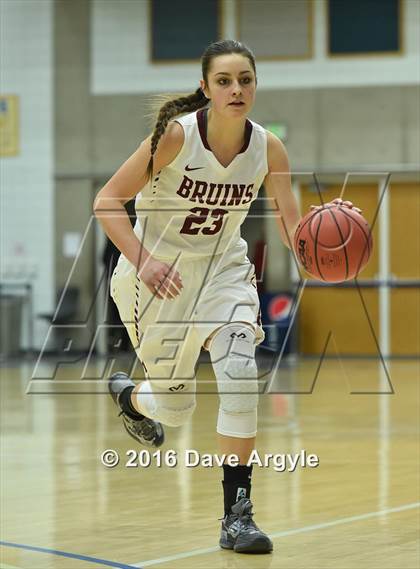 Thumbnail 2 in Mountain View vs. Maple Mountain (UHSAA 4A First Round) photogallery.