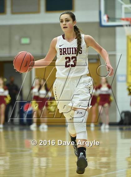 Thumbnail 1 in Mountain View vs. Maple Mountain (UHSAA 4A First Round) photogallery.