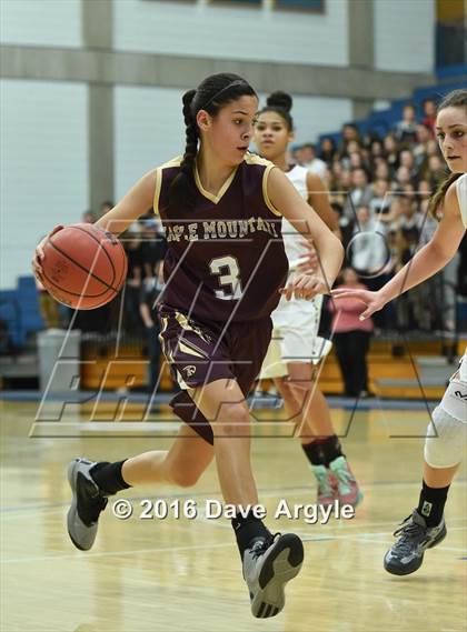 Thumbnail 1 in Mountain View vs. Maple Mountain (UHSAA 4A First Round) photogallery.