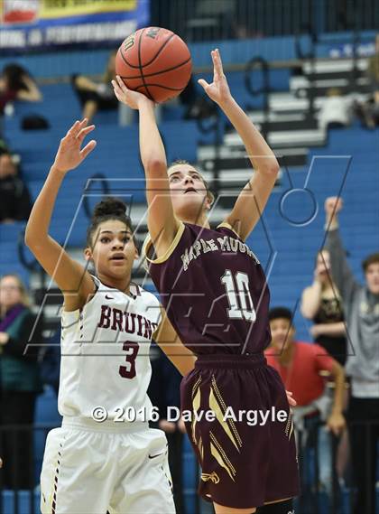 Thumbnail 3 in Mountain View vs. Maple Mountain (UHSAA 4A First Round) photogallery.