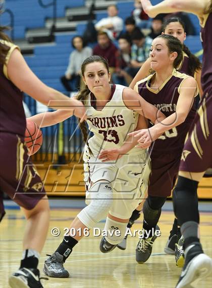Thumbnail 1 in Mountain View vs. Maple Mountain (UHSAA 4A First Round) photogallery.