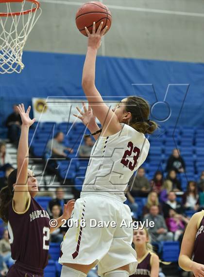 Thumbnail 2 in Mountain View vs. Maple Mountain (UHSAA 4A First Round) photogallery.