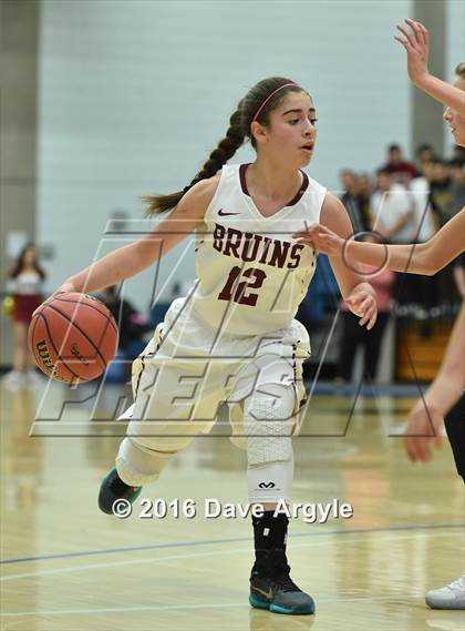 Thumbnail 2 in Mountain View vs. Maple Mountain (UHSAA 4A First Round) photogallery.