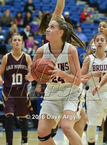 Thumbnail 2 in Mountain View vs. Maple Mountain (UHSAA 4A First Round) photogallery.