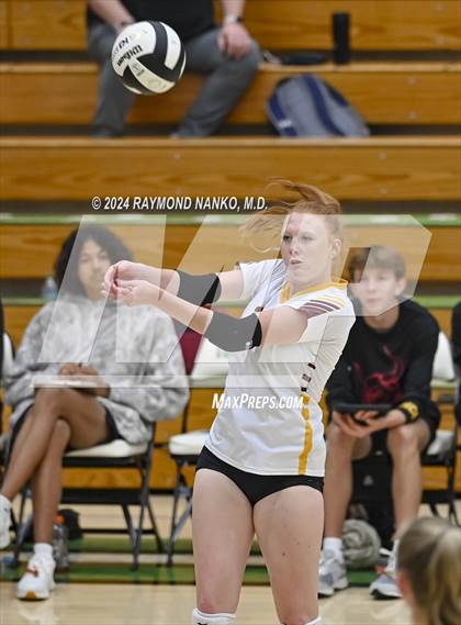 Thumbnail 2 in McCutcheon vs Roncalli  photogallery.