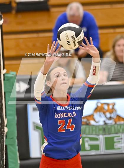 Thumbnail 3 in McCutcheon vs Roncalli  photogallery.