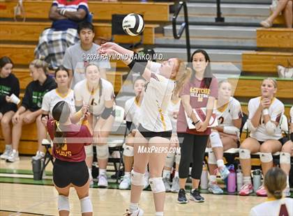Thumbnail 2 in McCutcheon vs Roncalli  photogallery.