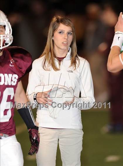 Thumbnail 1 in Brownwood vs. Carthage (3A Division 2 Semifinals) photogallery.