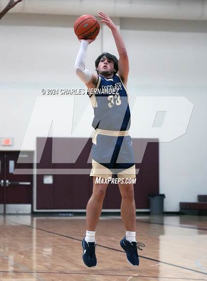 Thumbnail 3 in O'Connor vs. Spring (Doghouse Invitational) photogallery.