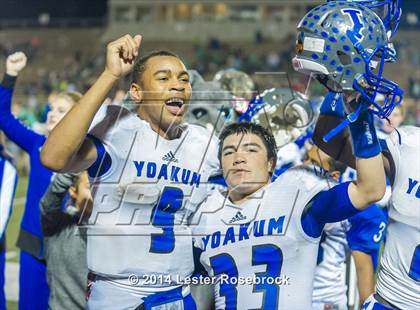 Thumbnail 1 in Yoakum vs. Cuero 4A D2 Regional photogallery.