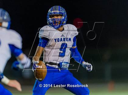 Thumbnail 1 in Yoakum vs. Cuero 4A D2 Regional photogallery.