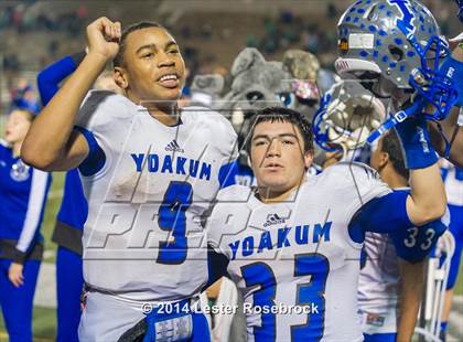 Thumbnail 2 in Yoakum vs. Cuero 4A D2 Regional photogallery.