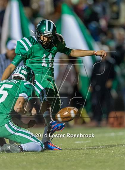 Thumbnail 1 in Yoakum vs. Cuero 4A D2 Regional photogallery.