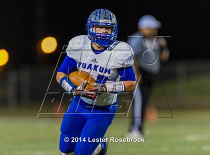 Thumbnail 2 in Yoakum vs. Cuero 4A D2 Regional photogallery.