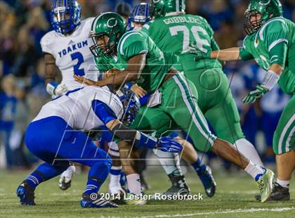 Thumbnail 3 in Yoakum vs. Cuero 4A D2 Regional photogallery.