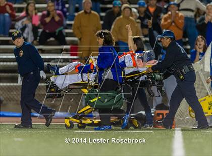 Thumbnail 3 in Yoakum vs. Cuero 4A D2 Regional photogallery.