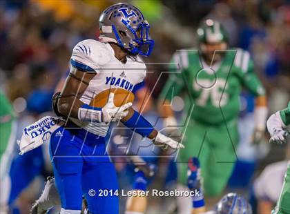 Thumbnail 1 in Yoakum vs. Cuero 4A D2 Regional photogallery.