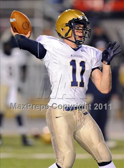Thumbnail 1 in Allentown Central Catholic vs. Bishop McDevitt (PIAA Class AAA Final) photogallery.