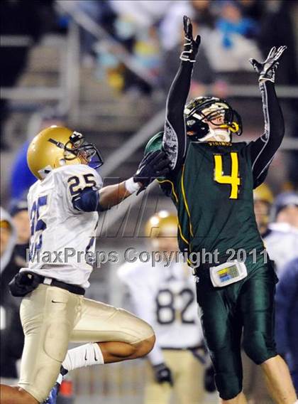 Thumbnail 1 in Allentown Central Catholic vs. Bishop McDevitt (PIAA Class AAA Final) photogallery.