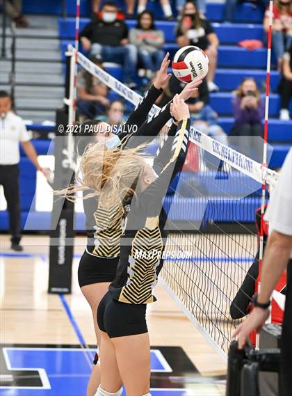 Thumbnail 1 in Brighton vs. Monarch (CHSAA 5A Region 9) photogallery.