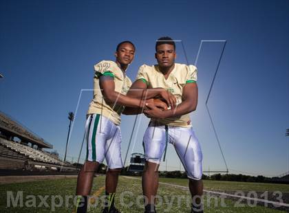 Thumbnail 2 in DeSoto (Preseason Top 25 Photo Shoot) photogallery.