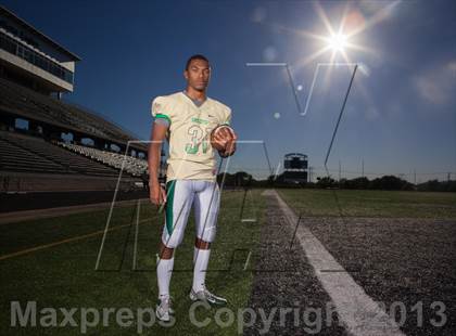 Thumbnail 2 in DeSoto (Preseason Top 25 Photo Shoot) photogallery.