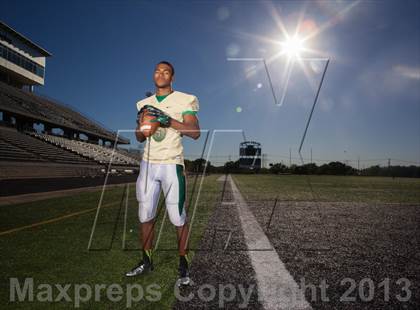 Thumbnail 1 in DeSoto (Preseason Top 25 Photo Shoot) photogallery.